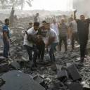 ما الأثر الصحي لتراكم الجثامين تحت أنقاض المباني في قطاع غزة؟